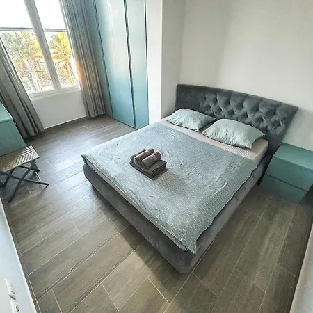 Dolphin 513 Golem (Tirana)